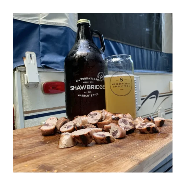 Saucisses aux canneberges à la blanche au jasmin préparées par Shawbridge à Prévost dans les Laurentides vendue en épicerie