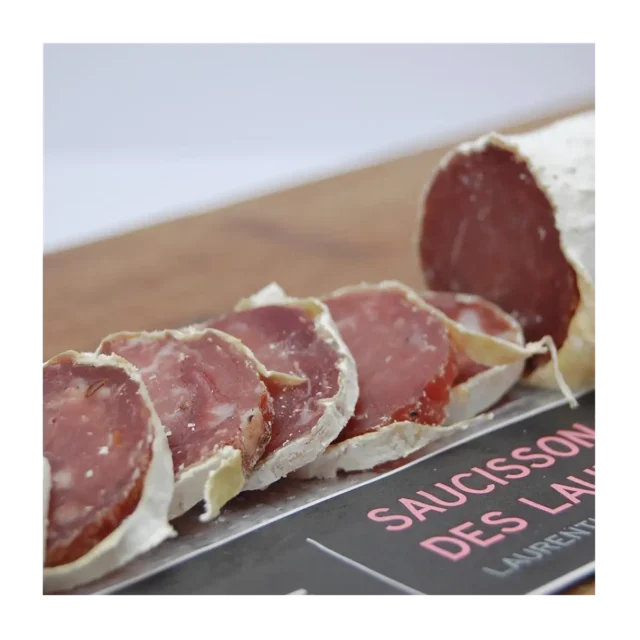 Saucisson de porc tranché des Laurentides une charcuterie préparée par Shawbridge vendue en épicerie
