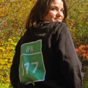 Un crewneck IPA 117 une bière classique signée Shawbridge