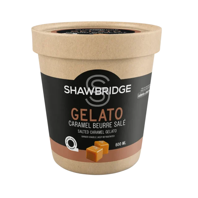 Gelato maison au caramel beurre salé préparée par Shawbridge dans les Laurentides